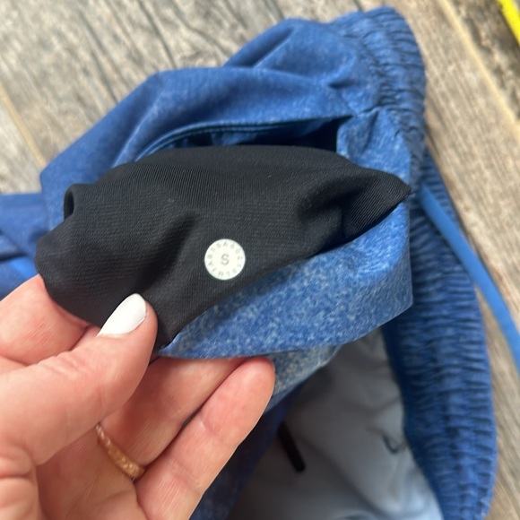 Men’s lululemon shorts size small - Picture 7 of 7